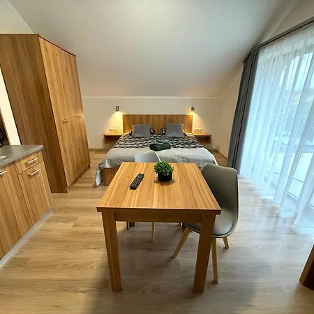 Ξενοδοχείο με διαμερίσματα Hidfo Gyula