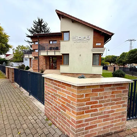 Ξενοδοχείο με διαμερίσματα Hidfo Gyula